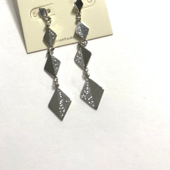 Silver Colored Diamond Shape Dangle Fashion Earrings - Picture 3 of 6